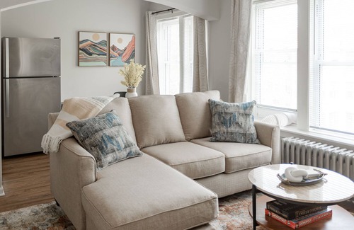 Rogers Park Apartment | Stylish and Comfy Studio near Loyola Park