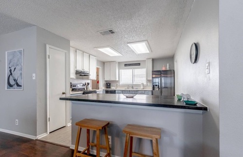 Converse House | Stylish and Cozy “Home Away from Home”