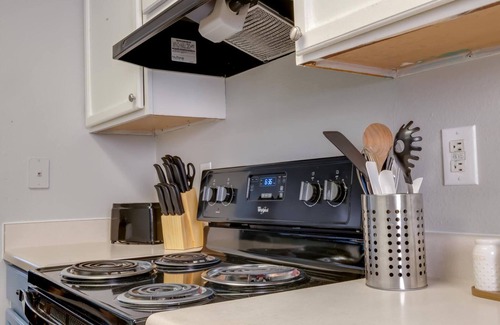 Converse House | Stylish and Cozy “Home Away from Home”