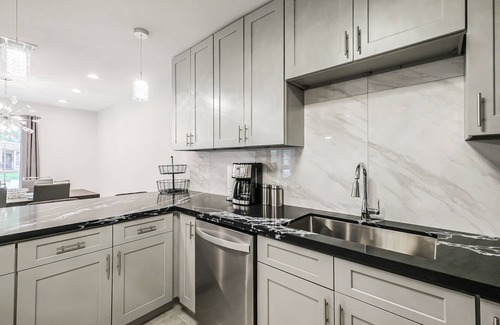 Spring Branch East House | Stylish and cozy~ Mins to downtown.