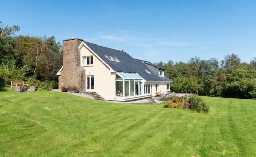 Templenoe House | Stylish and spacious home with sea & mountain views