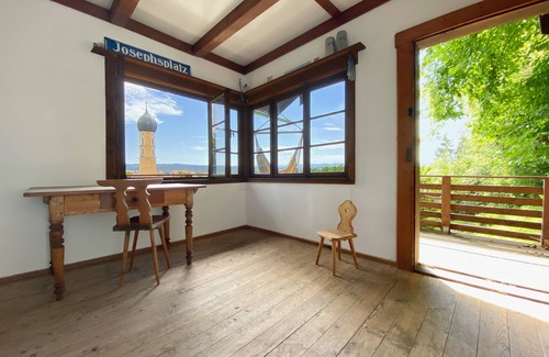 Wolfratshausen Apartment | Stylish Apartment with Mountain-View Hut & Garden