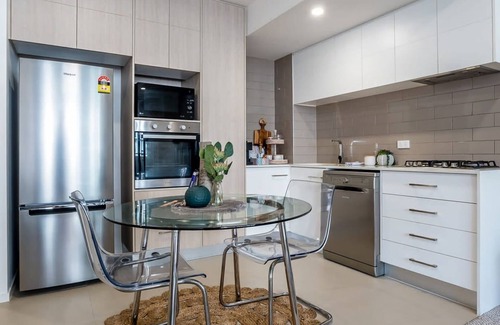 West End Apartment | Stylish Apartment with Rooftop Pool