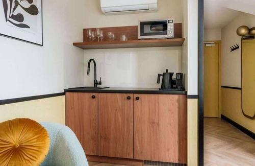 Srodmiescie Hotel | Stylish Apartment with a Garden view