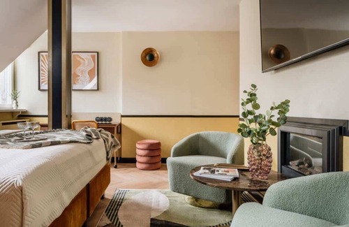 Srodmiescie Hotel | Stylish Apartment with a Garden view