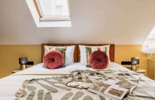 Srodmiescie Hotel | Stylish Apartment with a Garden view
