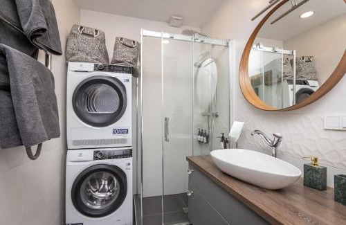 Senamiescio seniunija Apartment | Stylish Apartment with Terrace by URBAN RENT
