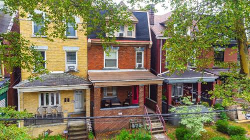 Bloomfield Apartment | Stylish Apt - 2 Queen Bed - Easy Hospital Access