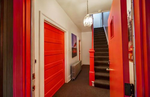 Bloomfield Apartment | Stylish Apt - 2 Queen Bed - Easy Hospital Access