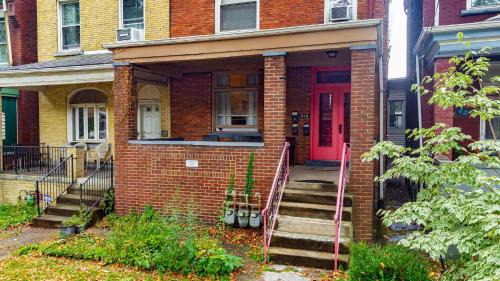 Bloomfield Apartment | Stylish Apt - 2 Queen Bed - Easy Hospital Access