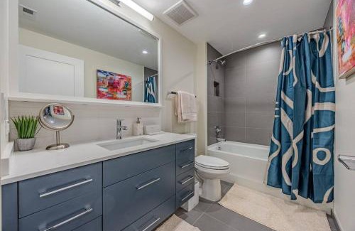 Eisenhower East Apartment | Stylish Apt Near Old Town