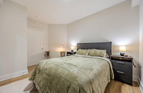 Eisenhower East Apartment | Stylish Apt Near Old Town