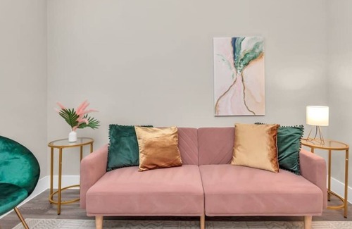 Spring Branch West Apartment | Stylish APT with free parking near downtown/malls