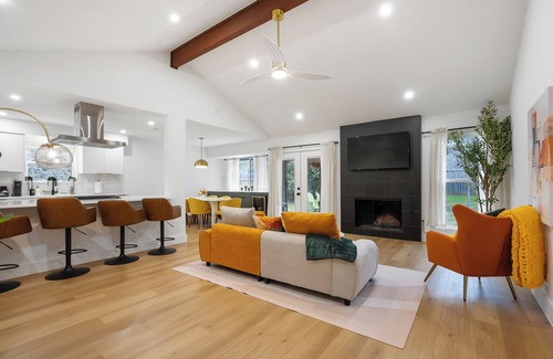Gracywoods House | Stylish Austin Escape – 4BR, 2BA, Minutes from Domain & Q2 Stadium