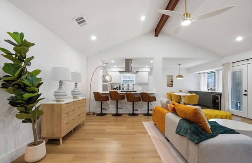 Gracywoods House | Stylish Austin Escape – 4BR, 2BA, Minutes from Domain & Q2 Stadium