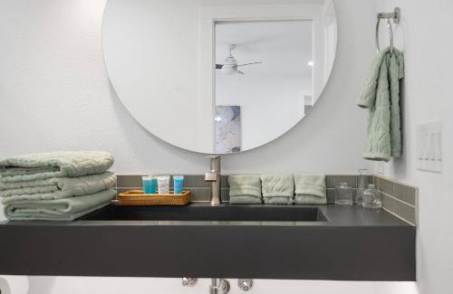 North Austin Civic Association House | Stylish Austin Escape 4BR, 2BA, Minutes from Domain, Q2 Stadium