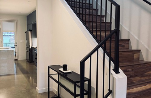Highland House | Stylish Austin Home of a Local Creative Entrepreneur – Pet-Friendly!