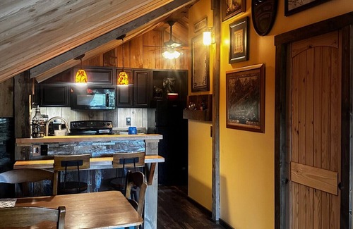 Mouth of Wilson Apartment | Stylish `Barn Loft` near Grayson Highlands