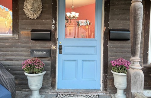 Pittsfield Apartment | Stylish Berkshire Apartment conveniently located in the center of town