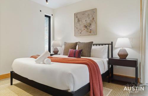 Montopolis House | Stylish Boho Loft w Free Prkg with Luxurious King Bed