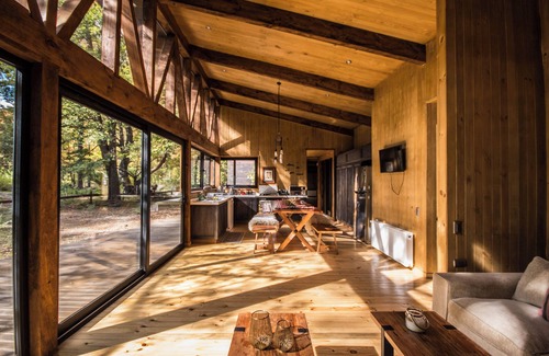 Malalcahuello House | Stylish cabin in Corralco with Hot Tub in the middle of the native forest.