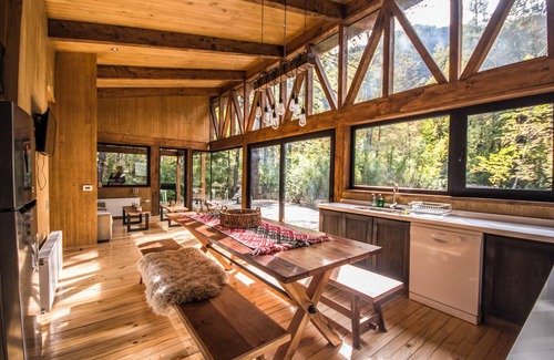Malalcahuello House | Stylish cabin in Corralco with Hot Tub in the middle of the native forest.