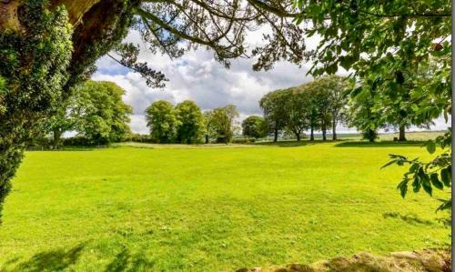 Kirkmichael House | Stylish Cabin with Countryside Views and King Bed