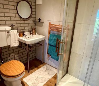 Kirkmichael House | Stylish Cabin with Countryside Views and King Bed