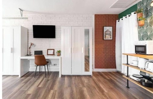 Tempe Apartment | Stylish Casita w/Kitchenette, Workspace & Firepit