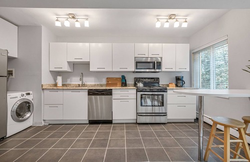 Downtown Seattle Condo | Stylish Chic Condo + Free Parking, Convention Ctr!