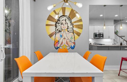 Hadley - Washington Apartment | Stylish City Heights Townhome