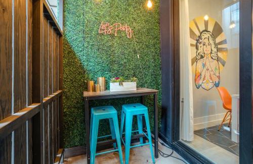 Hadley - Washington Apartment | Stylish City Heights Townhome