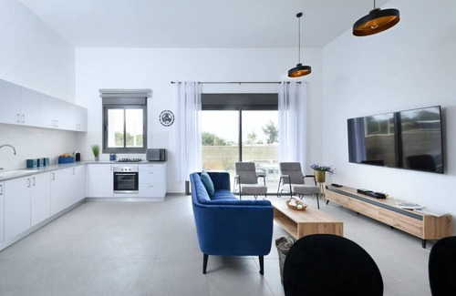Nahariya Apartment | Stylish Coastal Oasis