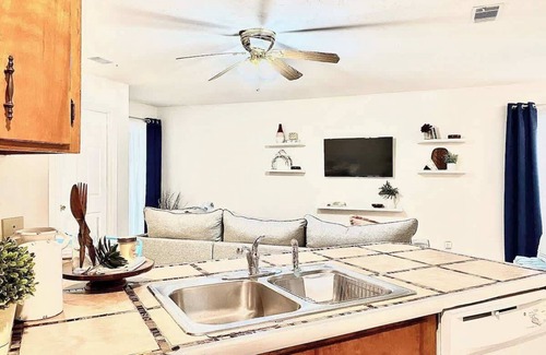 Tallahassee House | Stylish & Comfy Private Bedroom in Townhouse