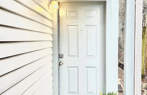 Tallahassee House | Stylish & Comfy Private Bedroom in Townhouse