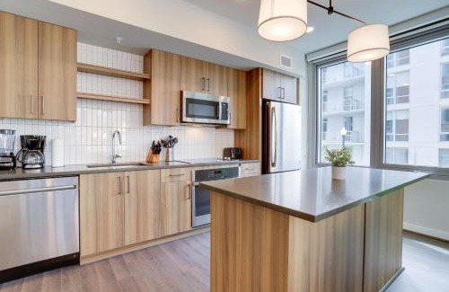 Clarendon Apartment | Stylish Condo at Clarendon with Rooftop Views