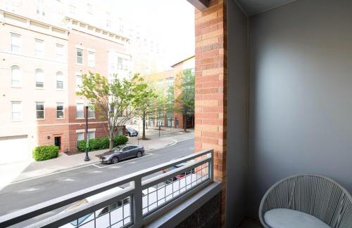 Clarendon Apartment | Stylish Condo at Clarendon with Rooftop Views