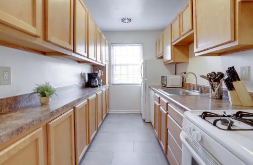 Northeast Alexandria Apartment | Stylish Corporate Apartment in Alexandria