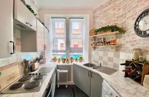 Newmilns Condo | Stylish cosy flat in the rural village of Newmilns