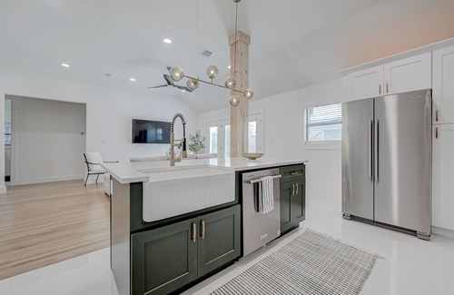 Bellaire House | Stylish-Cozy 2-br in Bellaire relaxing home for the family and pet-friendlynn
