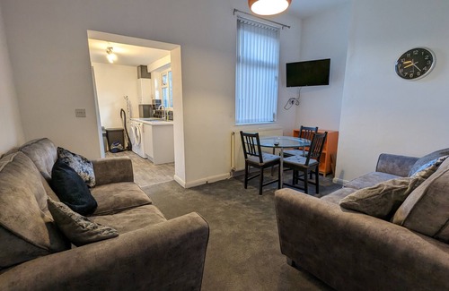 Barrow-in-Furness House | Stylish Double En Suite Room in a Central Location with Fantastic Facilities.