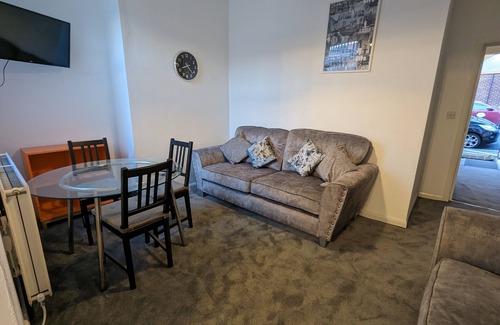 Barrow-in-Furness House | Stylish Double En Suite Room in a Central Location with Fantastic Facilities.