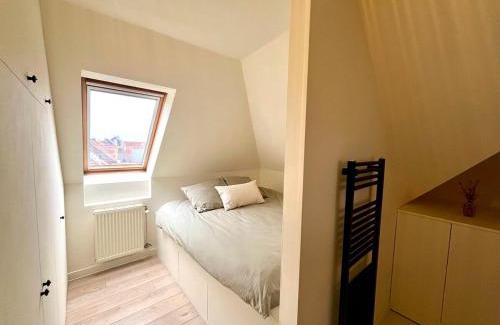 Maldegem Apartment | Stylish downtown loft and opposite park