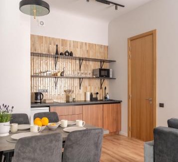 Avoti Apartment | Stylish family 1 BR with working desk by Park and Top Restaurants