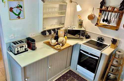 Gourge Cottage | Stylish French Holiday Accommodation with Optional Dining