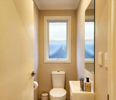 Hamilton House | Stylish Fresh Haven for up to 8 guests