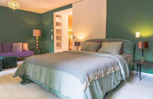 Muhlebach Apartment | Stylish Garden-Gem by Lake: Pet-Friendly & Central