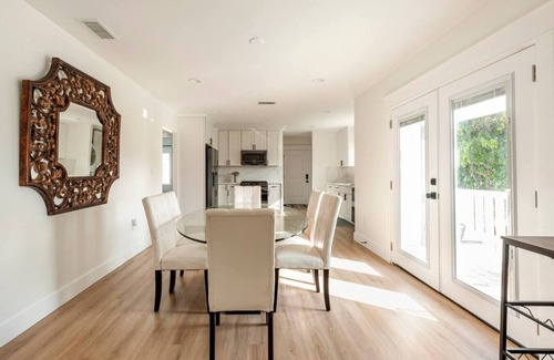 Hollywood House | Stylish Gated Retreat in East Hollywood w/Parking