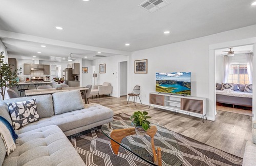 San Gabriel House | Stylish Gem! LA Main Attractions + SGV Eats