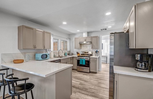 San Gabriel House | Stylish Gem! LA Main Attractions + SGV Eats